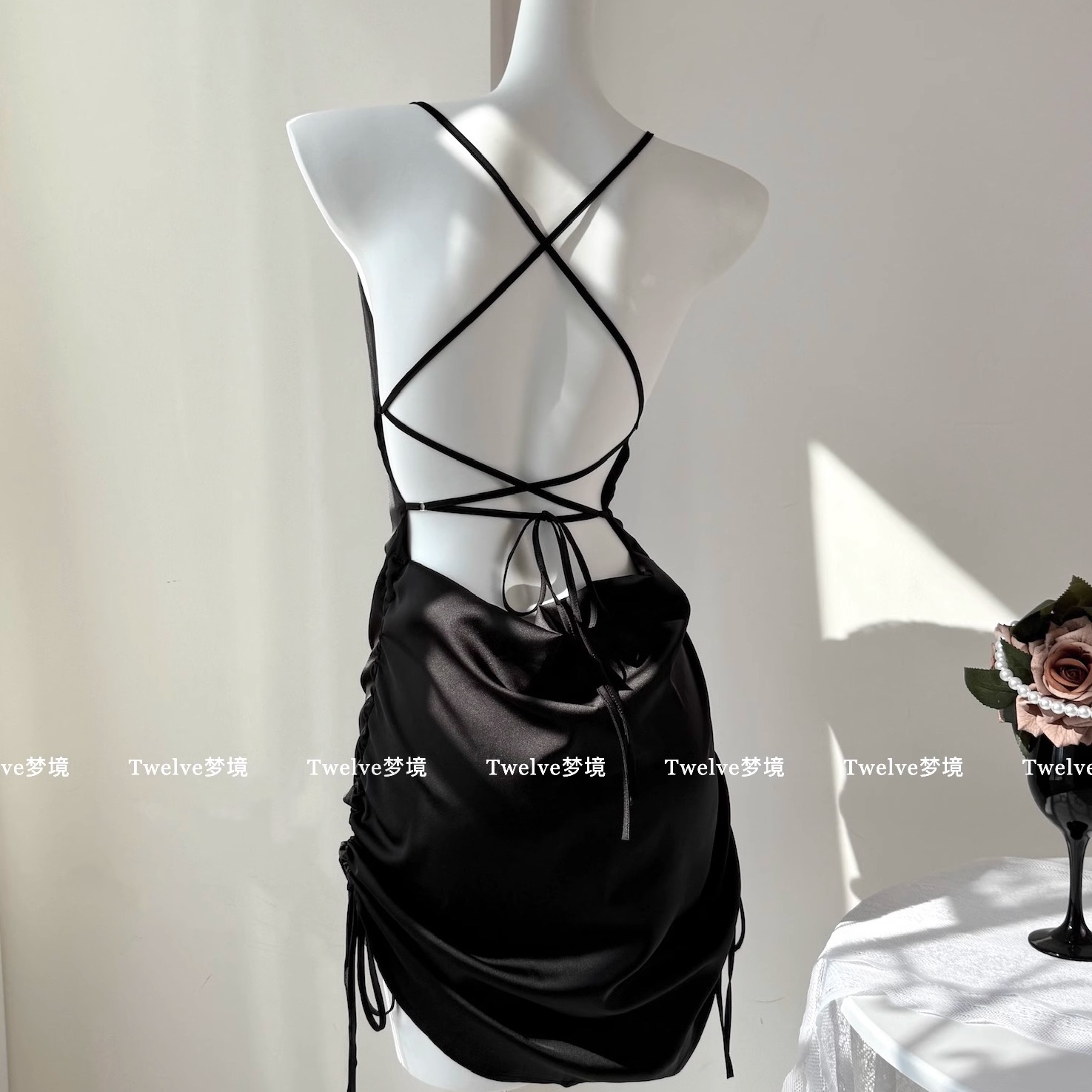 性感露背吊带睡裙显瘦褶皱连衣裙