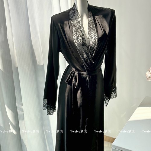 维纳斯黑色性感蕾丝拼接缎面外袍