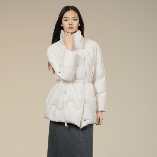 XG/雪歌2025年冬季新款立领收腰压棱中长款羽绒服女XK406029A691