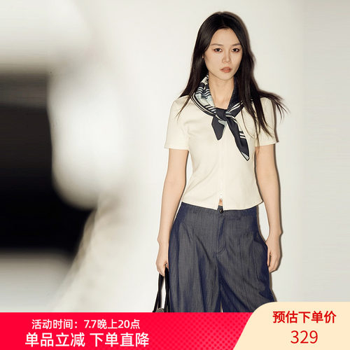 XG/雪歌26夏款简约白色配丝巾短袖POLO衫女圆领上衣XL201023A391