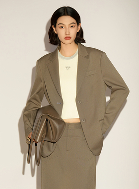 XG/雪歌26春装新款通勤风长袖西装外套女V领宽肩西装XL107006A285