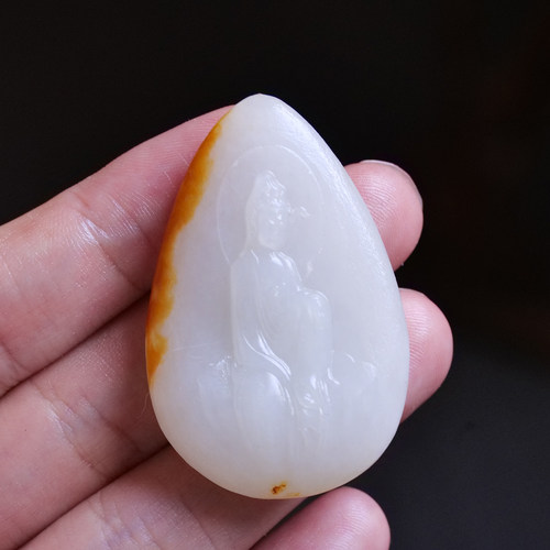 天然和田玉俄料白玉花皮山流水观音吊坠挂件生日礼物8z