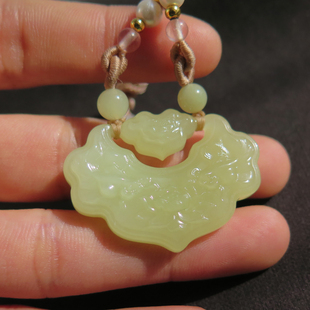 天然和田玉新疆若羌黄口料平安如意锁吊坠