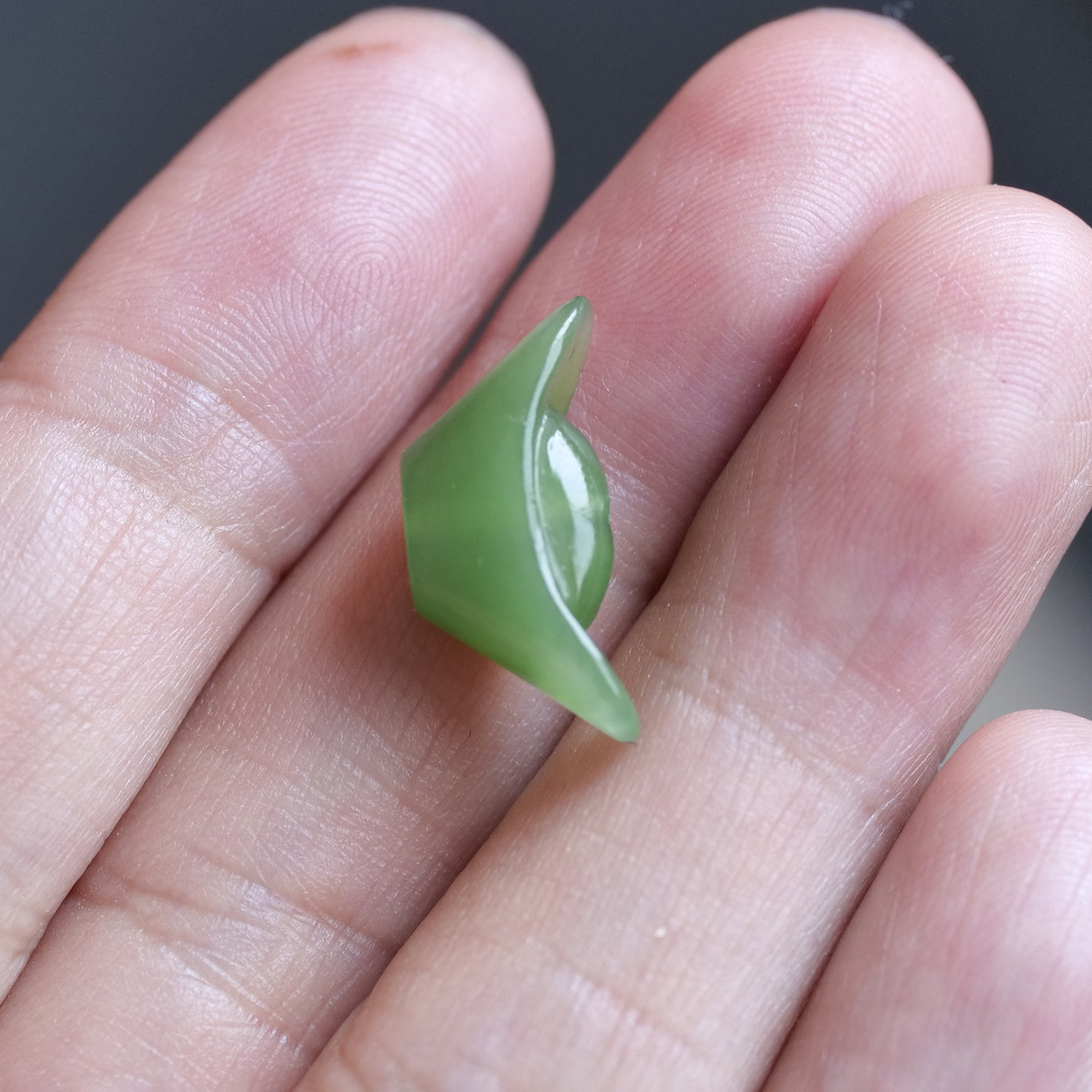 天然和田玉俄料碧玉阳绿元宝吊坠挂件小配饰生日礼物8z