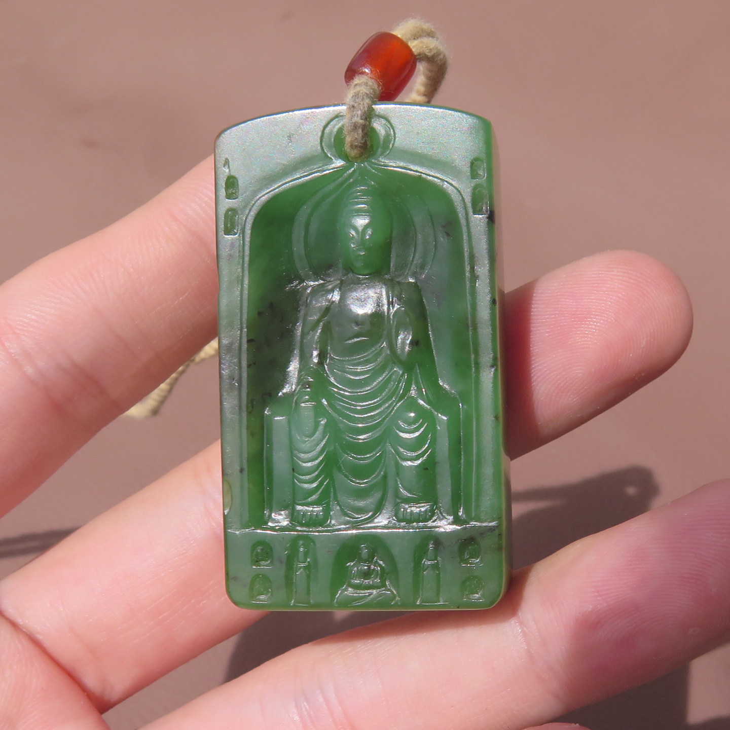 精品和田玉碧玉籽料留皮孔俏雕悟道吊坠