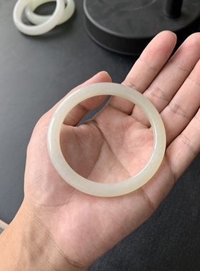 57圈手镯和田玉米黄色微青花山料