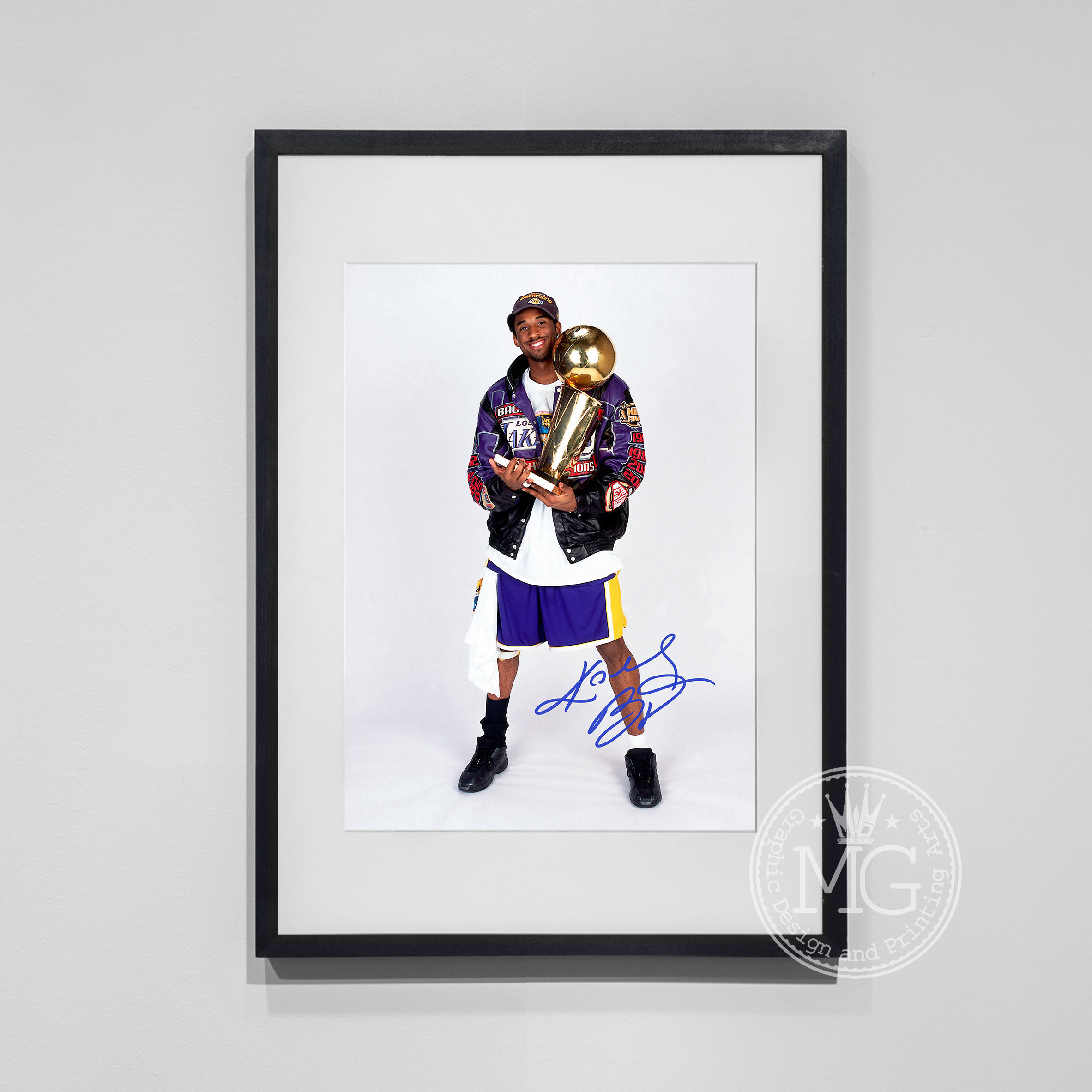 kobe科比布莱恩特球星签名照片挂墙海报带卡纸金属相框摆件装饰画