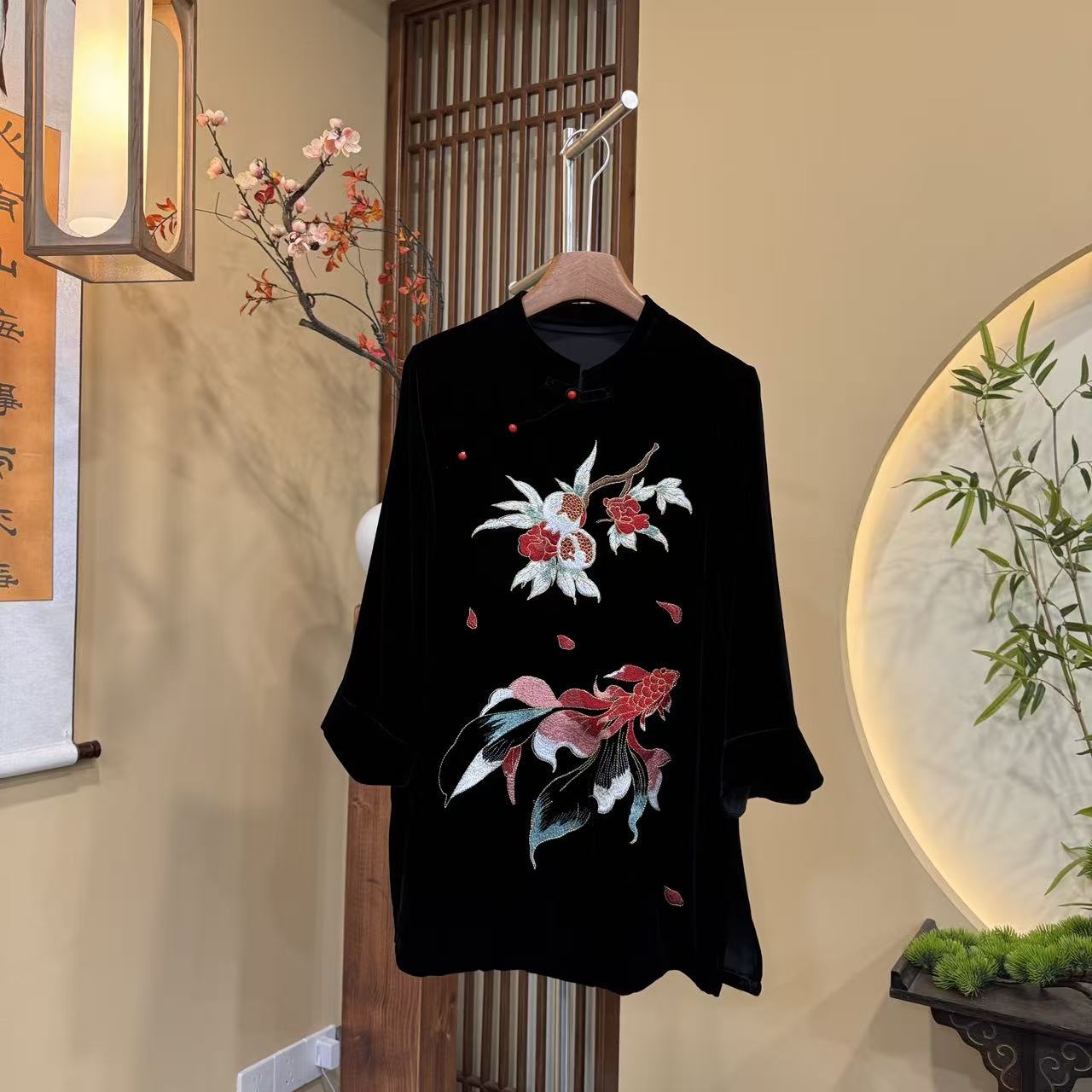 刺绣真丝丝绒上衣女秋桑蚕丝衬衫