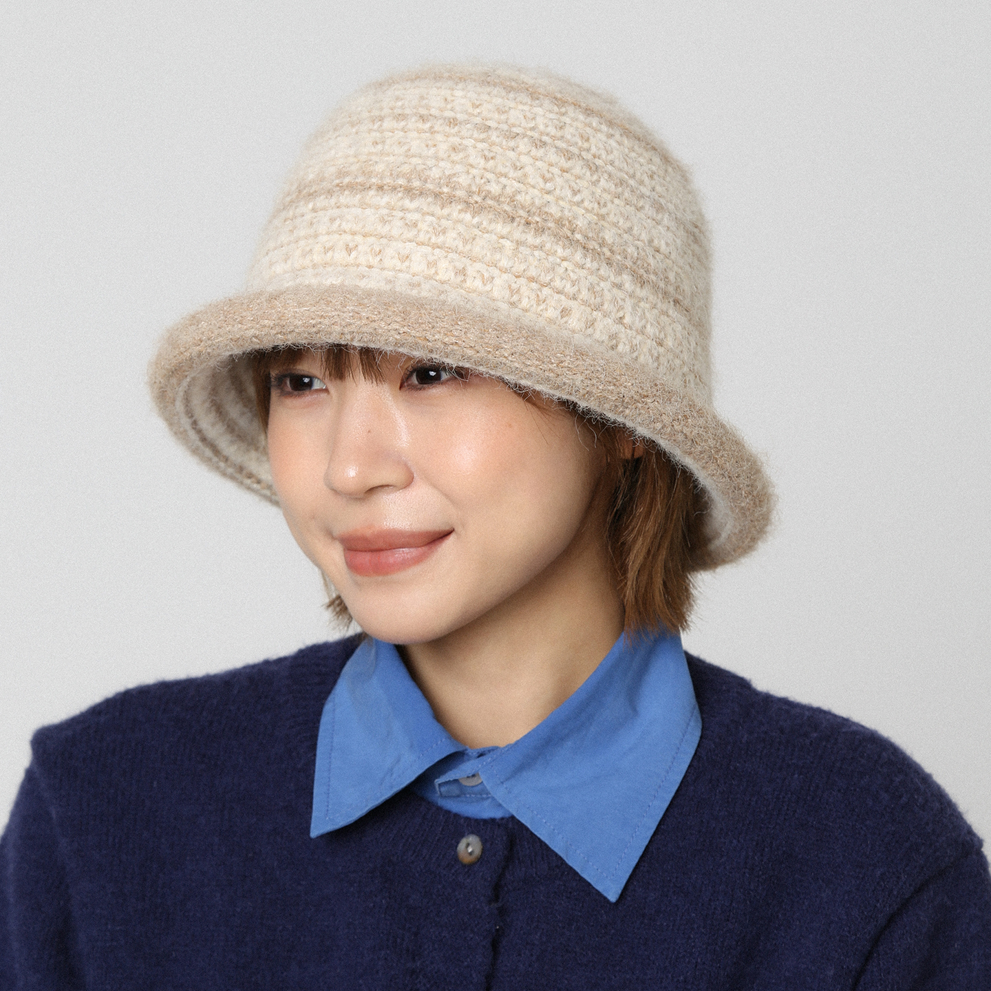 纯羊毛卡其色卷边条纹针织盆帽