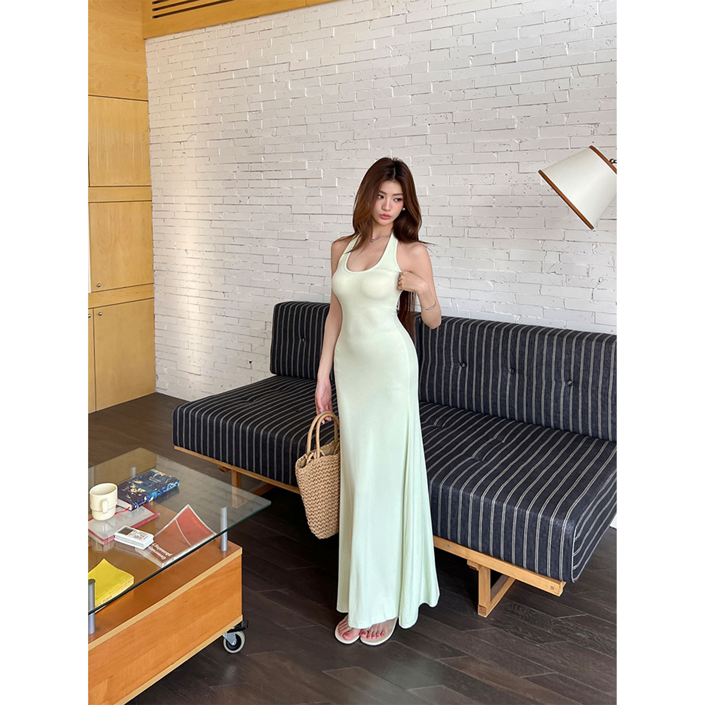 夏日绝美挂脖露背紧身连衣裙女