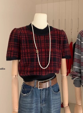 节日BI备复古氛围感短袖针织衫女春秋冬红色格纹高级小众加厚毛衣