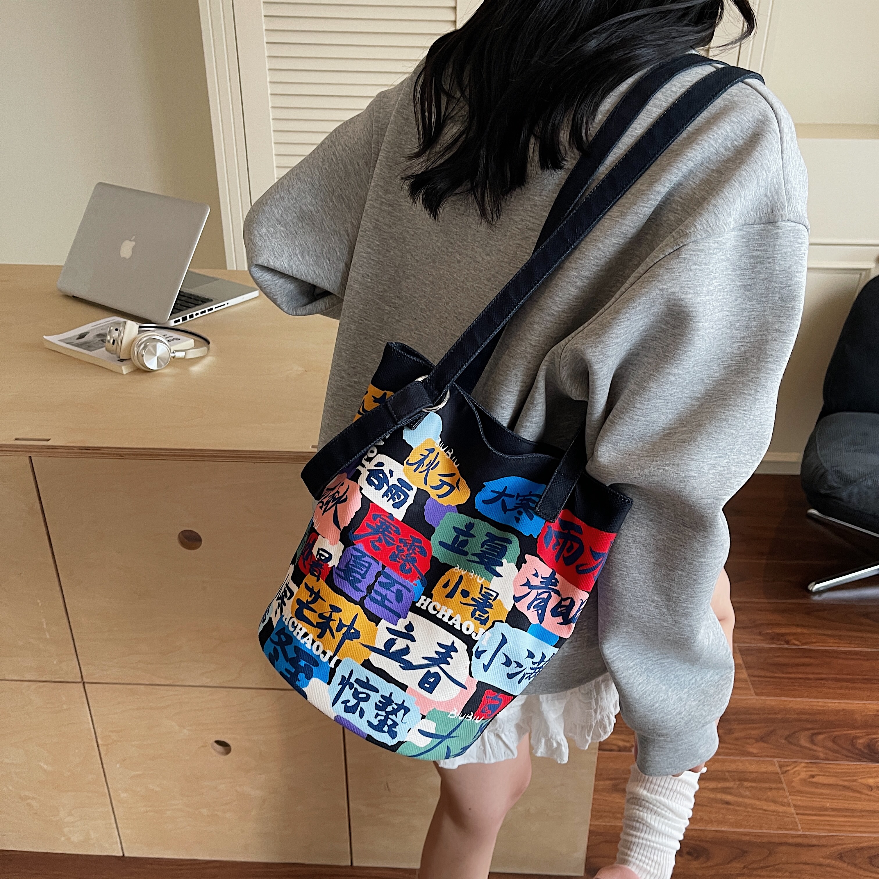 复古小众设计包包女士2025新款高级质感百搭斜挎包爆款手提水桶包