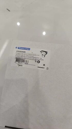 法国施耐德安全拉绳开关XY2cE2A290全新原装拍前请询价