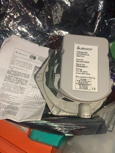 DELTA-CONTROLS 差压开关 W310CC502A全新原装拍前请询价