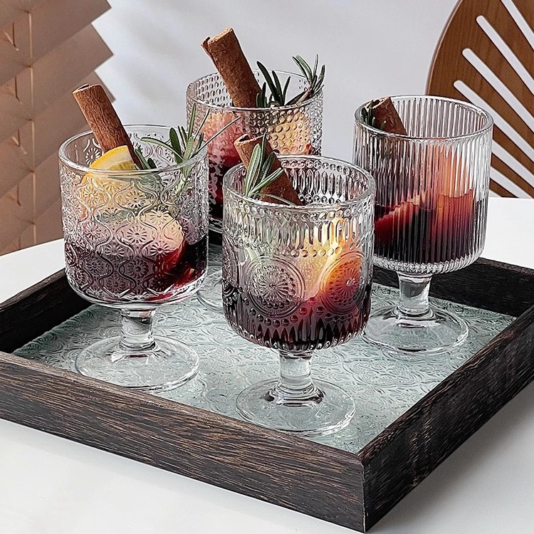 ins风热红酒杯圣诞鸡尾酒