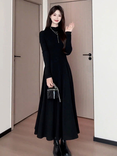 黑色长袖半高领针织连衣裙子女秋冬季2025新款高级感内搭打底长裙