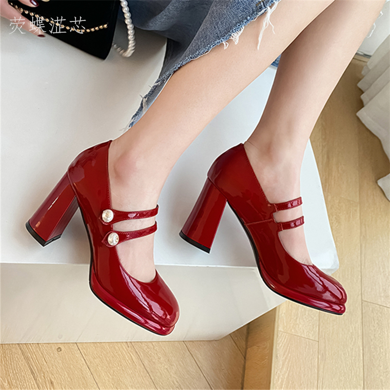 网红时尚红色玛丽珍鞋女新款粗跟漆皮方头一字扣带浅口高跟单鞋春