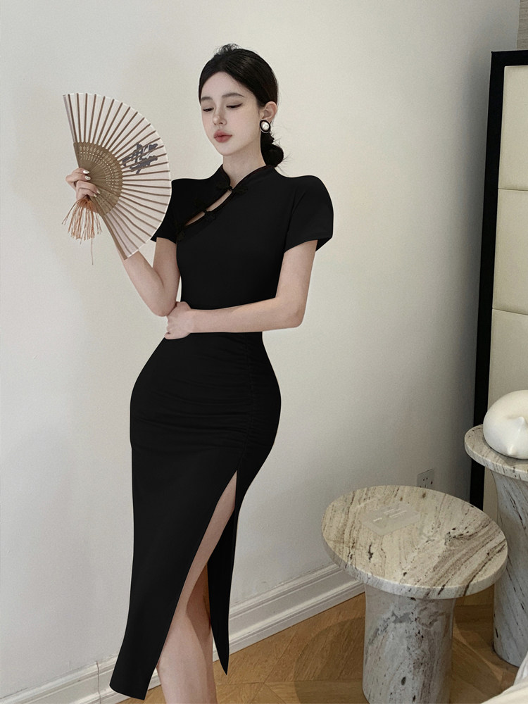 버클이 달린 복고풍 엉덩이 덮는 치파오 여성 여름을 위한 섹시한 주름 허리 반팔 중간 길이 하이 슬릿 드레스의 개선된 버전