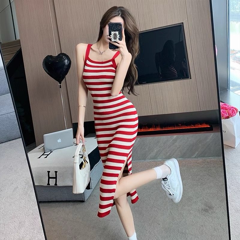 条纹吊带针织连衣裙女早秋修身包臀小个子背心长裙海边度假沙滩裙