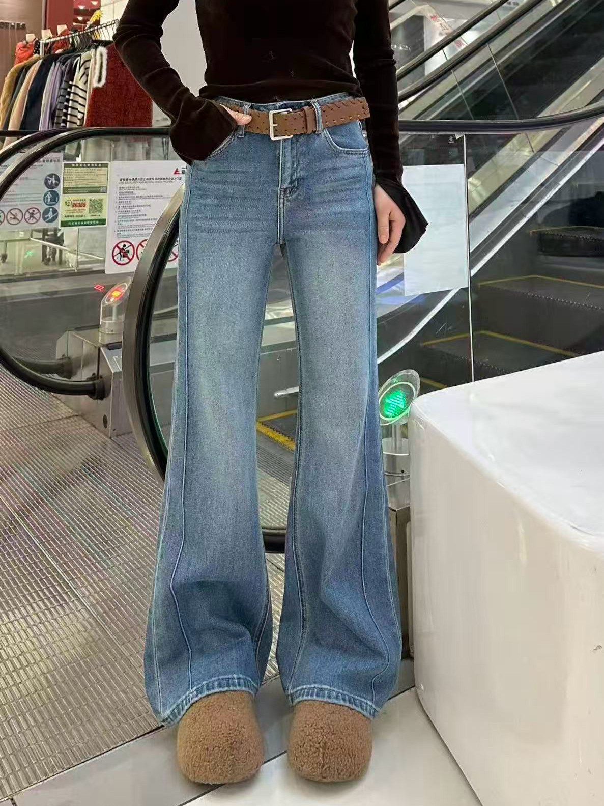 欧货蓝舟牛仔裤女2026早春新款筒喇裤宽松显瘦显腿长喇叭长裤时尚