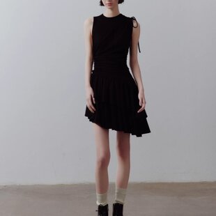 空中芭蕾_蓬松轻柔触感_解构设计感_纯黑不对称针织连衣裙