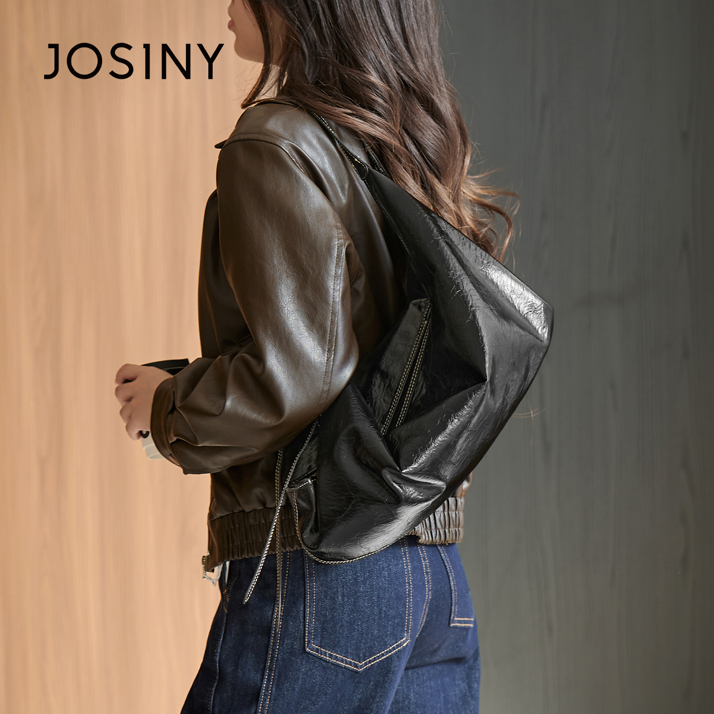 JOSINY黑色油蜡皮腋下包