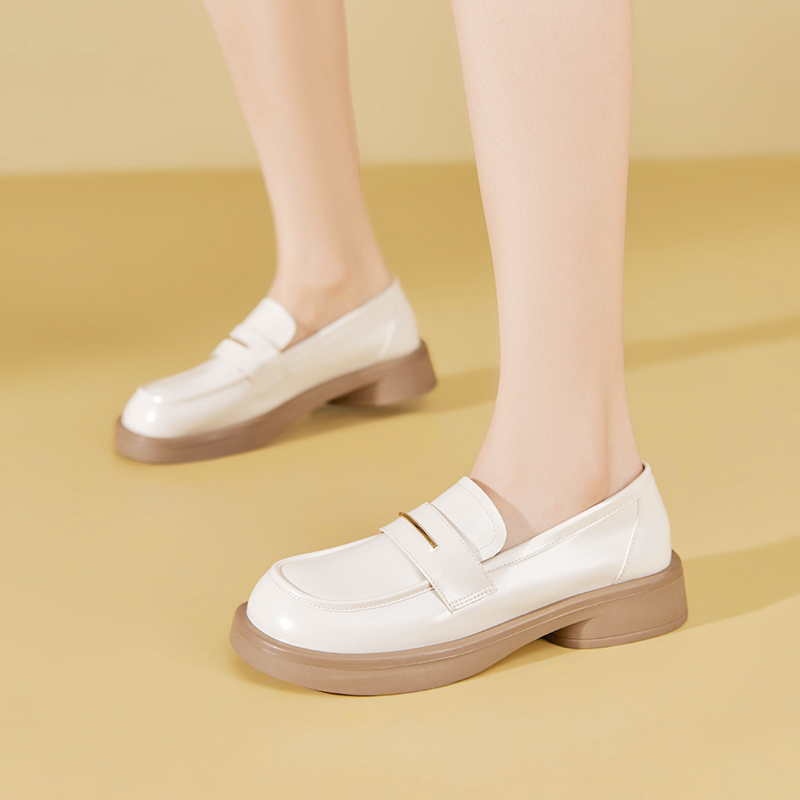 卓诗尼2023年秋款新款圆头粗跟百搭今年流行的一脚蹬女鞋乐福鞋女