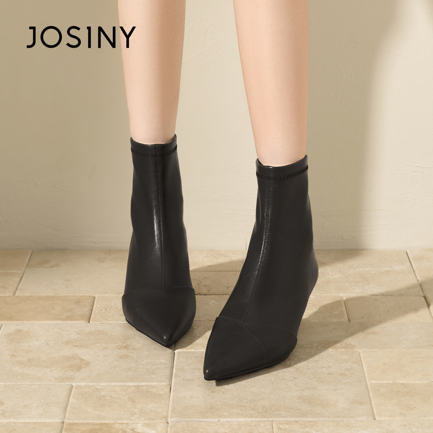 Josiny法式尖头短靴黑色细跟