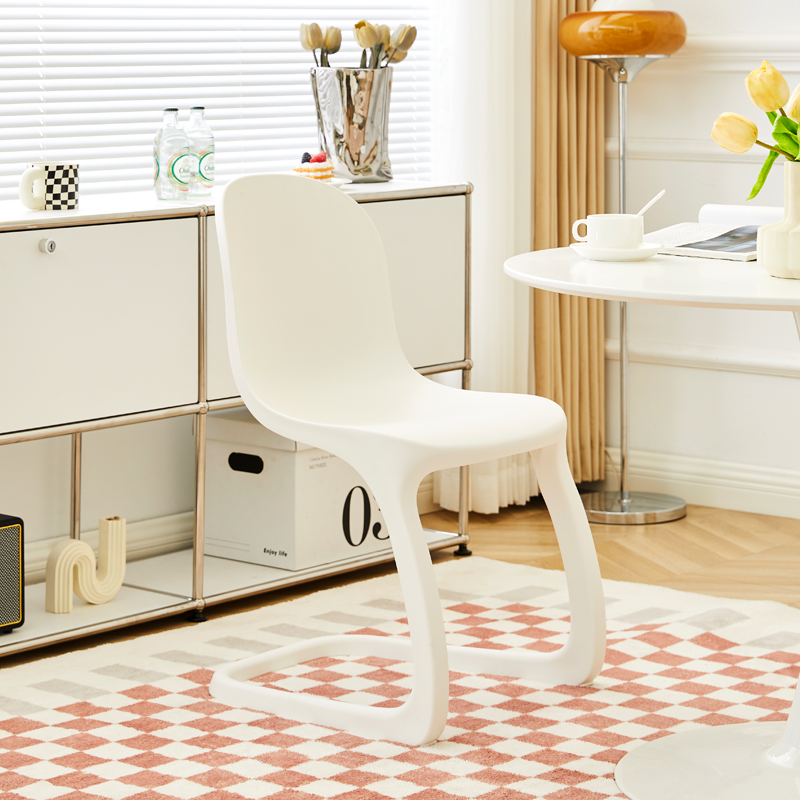 现代简约塑料餐椅大师设计创意久坐舒服家用椅子欧式靠背书桌椅凳