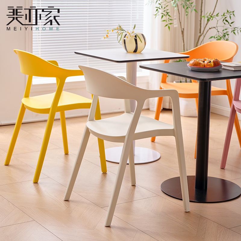 餐厅桌椅组合彩色塑料椅子方桌接待桌现代简约饭店商用休闲餐桌椅