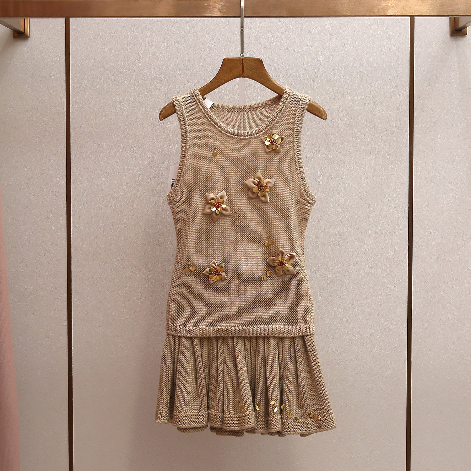 深圳南油高端女装春夏新款休闲风花朵钉珠背心A字半身裙针织套装