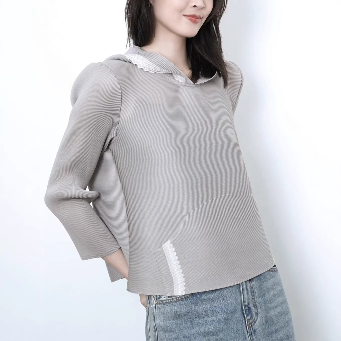 宽松连帽卫衣女2026春夏新款大码女装显瘦设计感小众褶皱上衣女款