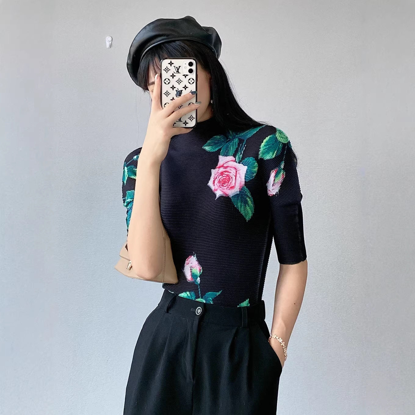 三宅风玫瑰印花 T 恤女压褶半高领中袖小衫别致碎花漂亮百搭上衣