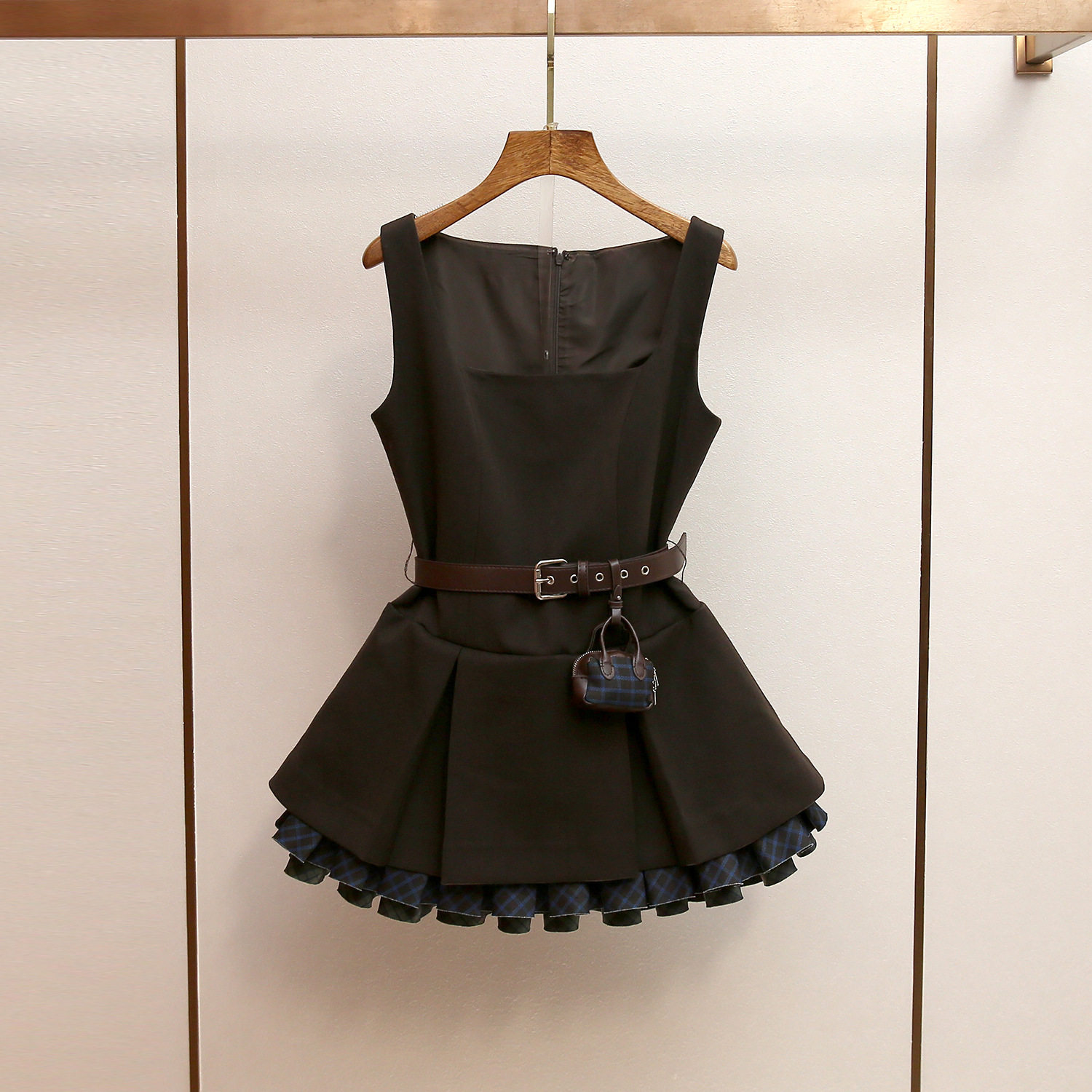 深圳南油高端女装秋冬新款法式复古方领收腰格子拼接蓬蓬连衣裙女