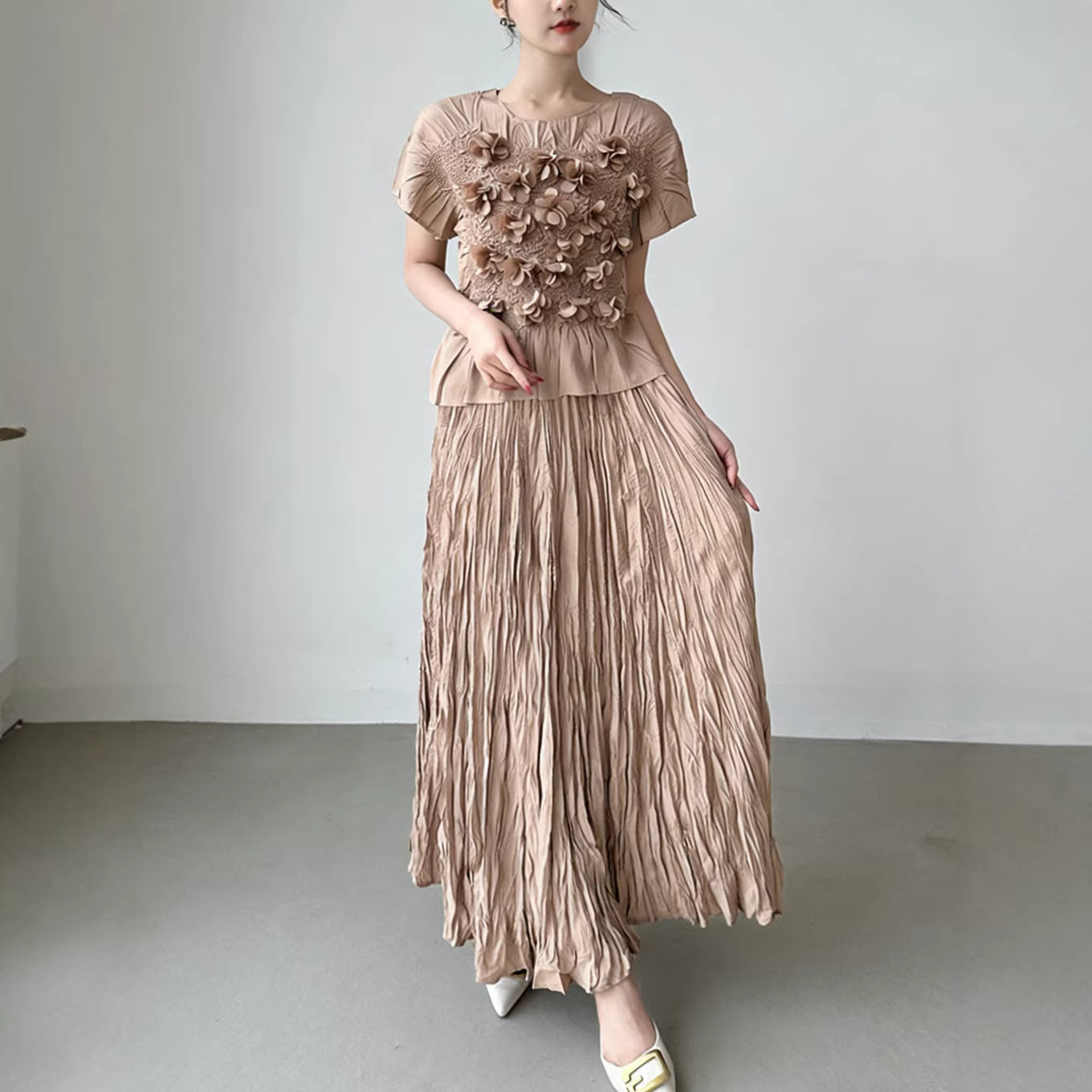 三宅热卖时尚气质套装女立体花朵纯色上衣褶皱a字半裙两件套百搭