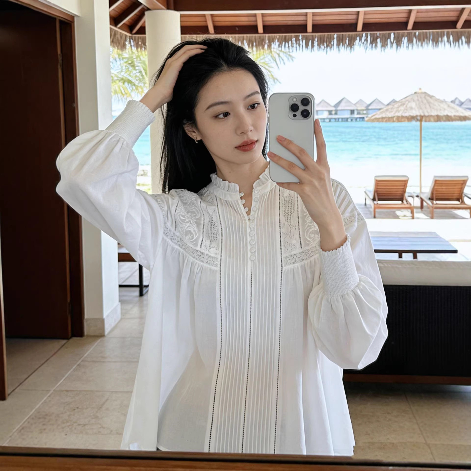 南油品质2026春新款法式重工蕾丝刺绣衬衫女宫廷风立领镂空上衣潮