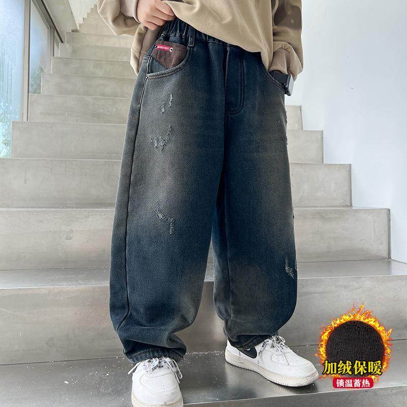 外贸男童牛仔裤秋冬季加绒潮范宽直筒裤男孩时髦松一体破绒洞裤子