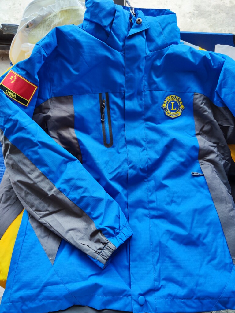 特价国际狮子会标冲锋衣蓝色黄色可以免费刺绣标,留言或备注