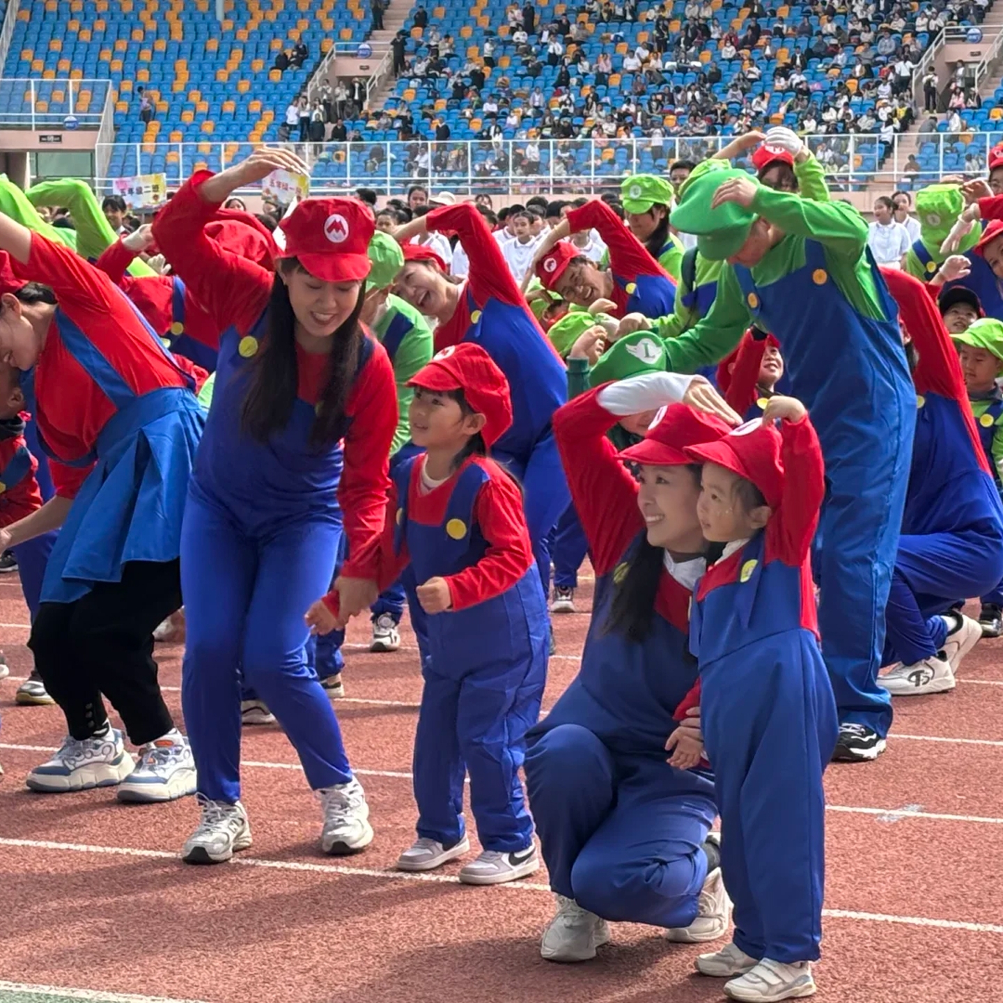 马里奥亲子服装送胡子