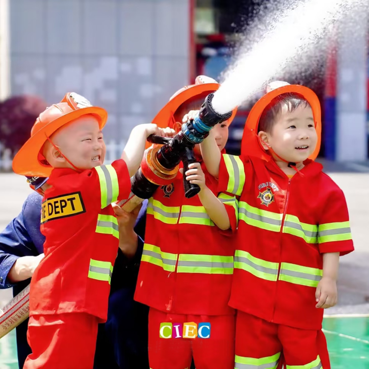 儿童消防员服装六一演出服新款cosplay小学生幼儿园角色扮演衣服