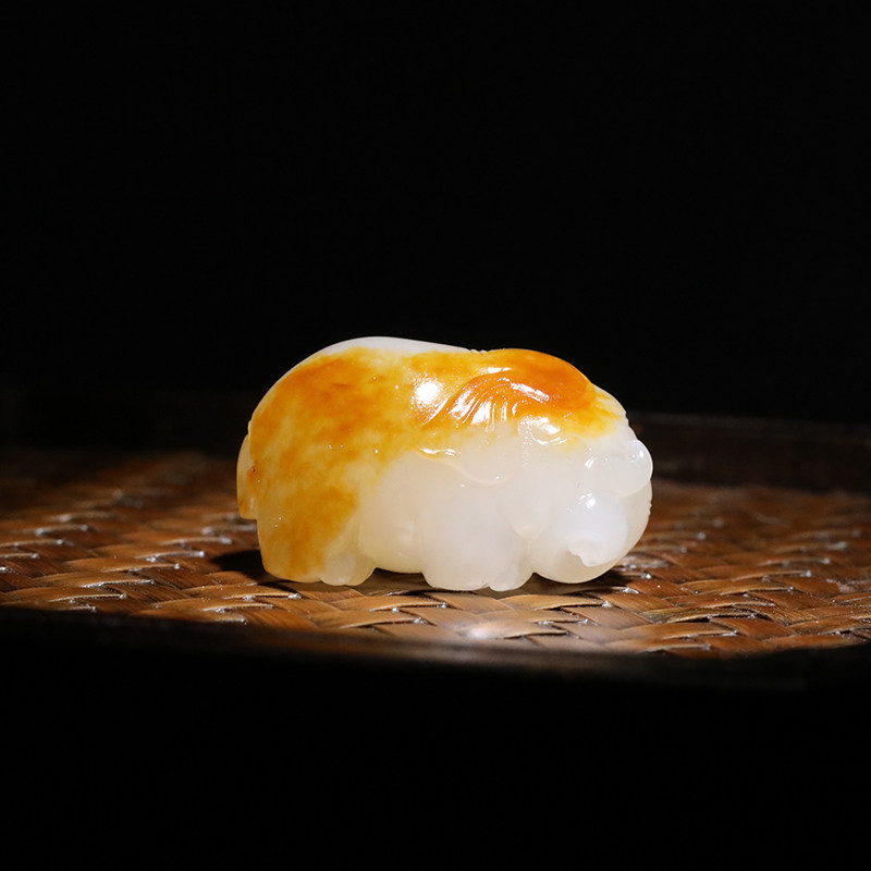 【姑苏润石堂】在售5.9克天然新疆和田玉籽料黄皮大象吊坠挂件
