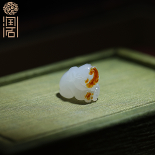 【姑苏润石堂】在售2.2克新疆和田玉籽料红皮白玉吉象挂件