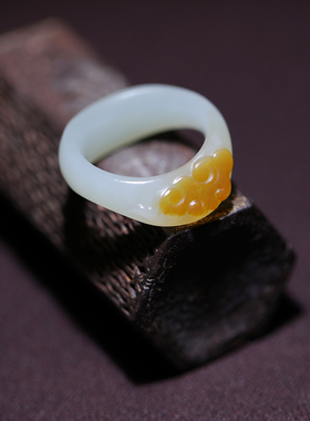 【姑苏润石堂】在售3.7克新疆和田玉籽料红皮青玉祥云玉戒