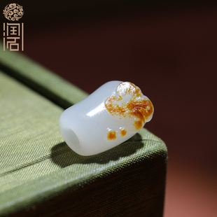 【姑苏润石堂】在售2克新疆和田玉籽料红皮白玉梅花勒子