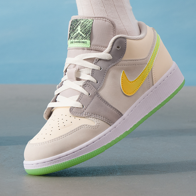 Nike耐克篮球鞋大童鞋女鞋AIR JORDAN 1 LOW SS运动鞋HQ2030-001