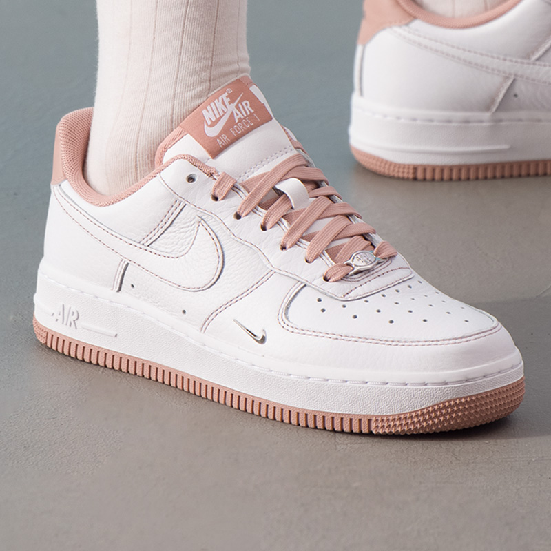 Nike耐克板鞋女鞋AIR FORCE 1 \'07 MINI JEWEL运动鞋IB6543-100
