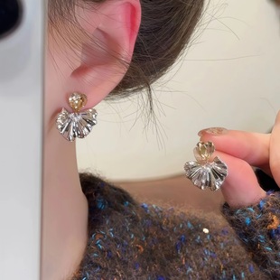 S925银针咖色爱心银杏叶耳环女新款爆款高级感轻奢小众显气质耳饰