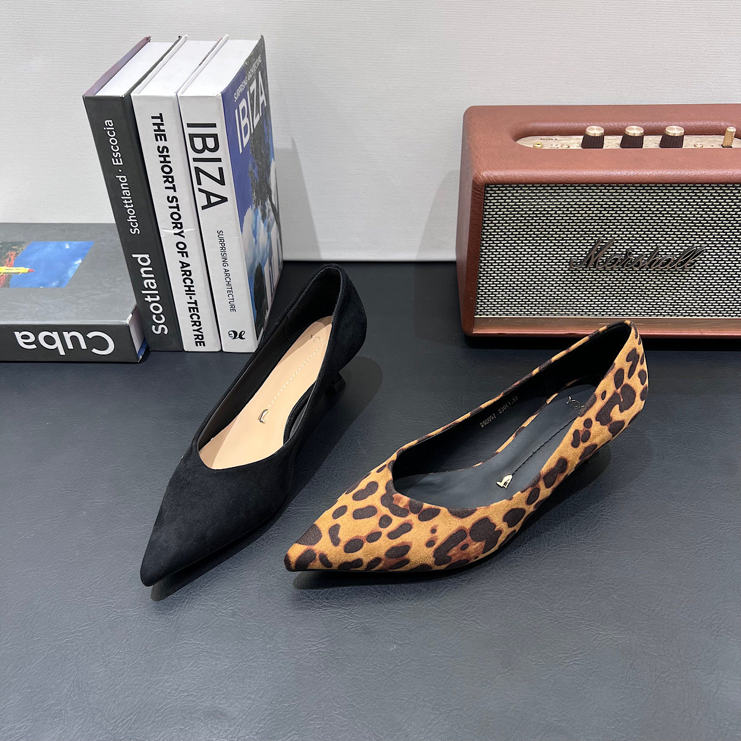 一代佳人2026新款法式尖头工作单鞋女休闲百搭浅口绒面黑色高跟鞋