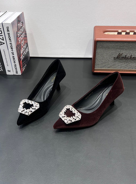 法式气质水钻黑色尖头平底鞋女2026春季新款浅口软底工作职业单鞋