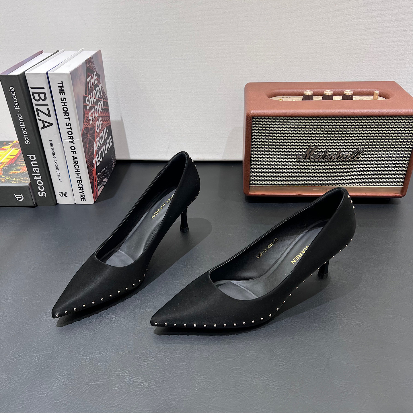 法式铆钉高跟鞋女2026春新款尖头浅口细跟单鞋气质职业工作鞋女鞋